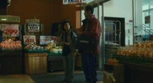 shoplifters cinematography by ry to kond day medium shot backlight fluorescent shot 001