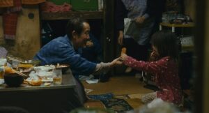 shoplifters cinematography by ry to kond establishing shot artificial light shot 023