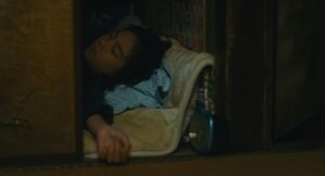 shoplifters cinematography by ry to kond night establishing shot artificial light shot 031