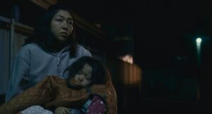 shoplifters cinematography by ry to kond night extreme close up artificial light shot 028