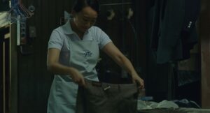 shoplifters cinematography by ry to kond night extreme close up artificial light shot 041