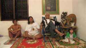 the act of killing cinematography by lars skree day medium close up three shot hard light daylight shot 070