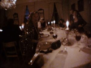 the celebration cinematography by anthony dod mantle establishing shot side lighting artificial light shot 050