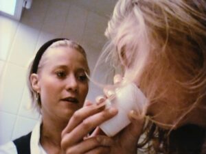 the celebration cinematography by anthony dod mantle interior day extreme close up two shot side lighting fluorescent shot 021