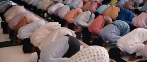 the message cinematography by jack hildyard interior day establishing shot hard light daylight shot 002