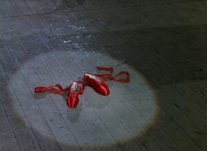 the red shoes cinematography by jack cardiff day establishing shot side lighting shot 002