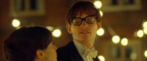 the theory of everything cinematography by beno t delhomme day close up two shot side lighting shot 035