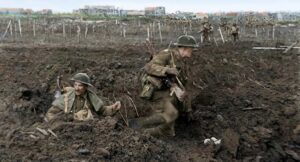 they shall not grow old cinematography by peter jackson day medium shot three shot backlight daylight shot 017