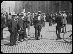 they shall not grow old cinematography by peter jackson exterior day medium wide shot three shot backlight daylight shot 065