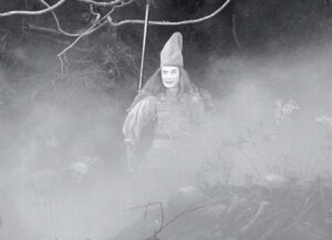 throne of blood cinematography by asakazu nakai day establishing shot hard light sunny shot 046