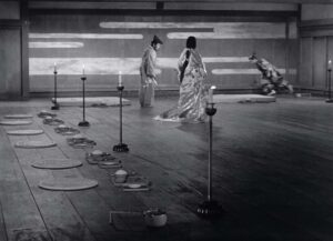 throne of blood cinematography by asakazu nakai interior day wide shot establishing shot side lighting daylight shot 032