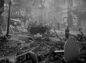 to be or not to be cinematography by rudolph mat day establishing shot backlight daylight shot 035